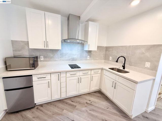 1033 Fountain St, Alameda, CA 94501