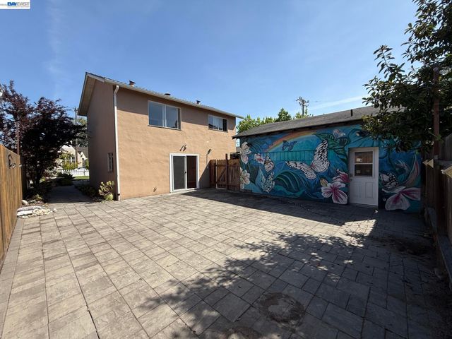 1033 Fountain St, Alameda, CA 94501