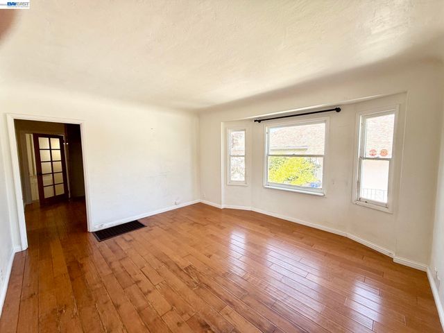 1033 Fountain St, Alameda, CA 94501