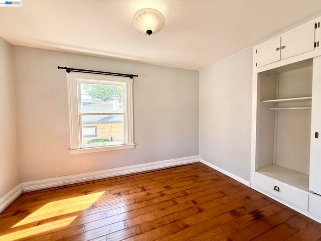 1033 Fountain St, Alameda, CA 94501