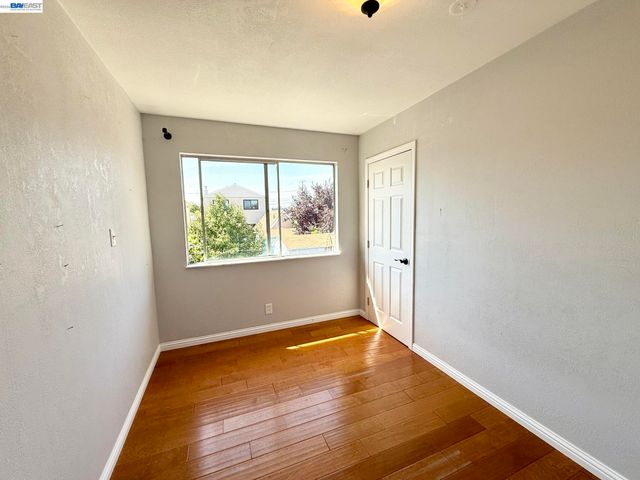 1033 Fountain St, Alameda, CA 94501