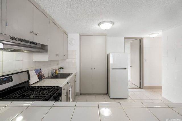 2501 Coyne Street 205, Honolulu, HI 96826