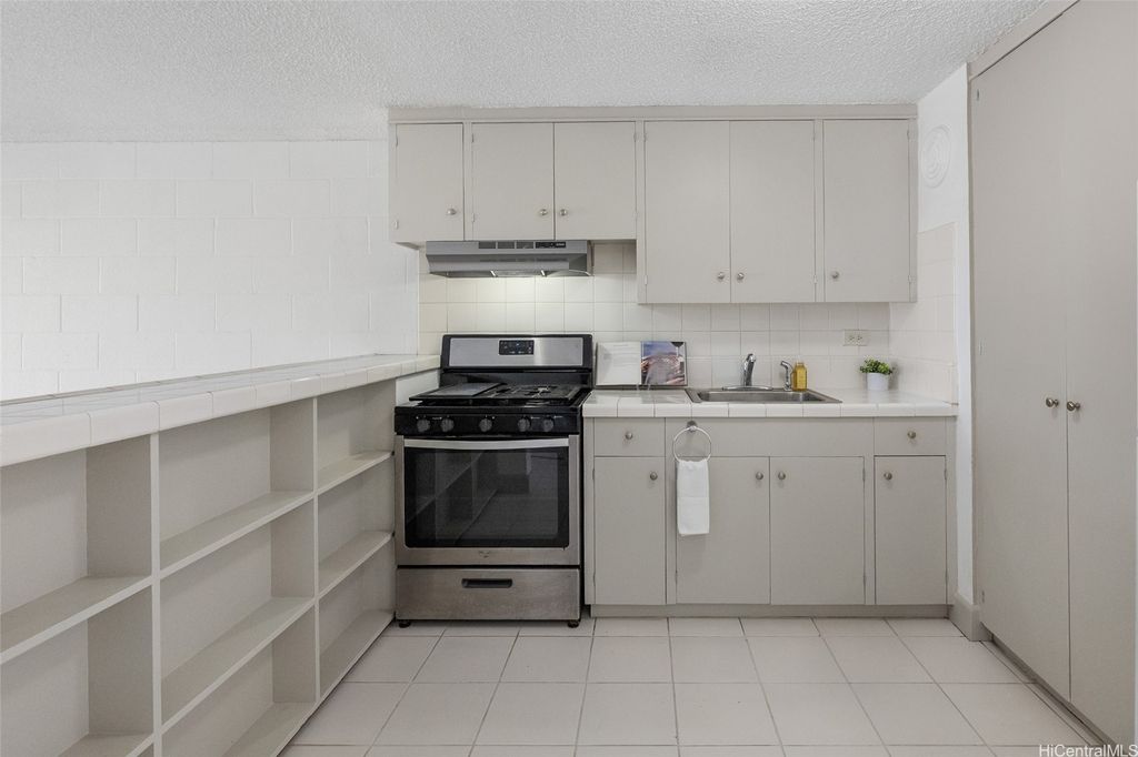 2501 Coyne Street 205, Honolulu, HI 96826