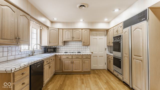 7102 Dean Road, Indianapolis, IN 46240