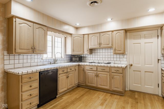 7102 Dean Road, Indianapolis, IN 46240