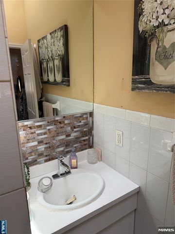 408 7th Street B, Palisades Park, NJ 07650