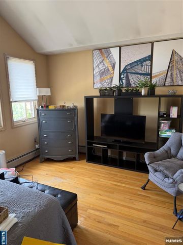 408 7th Street B, Palisades Park, NJ 07650