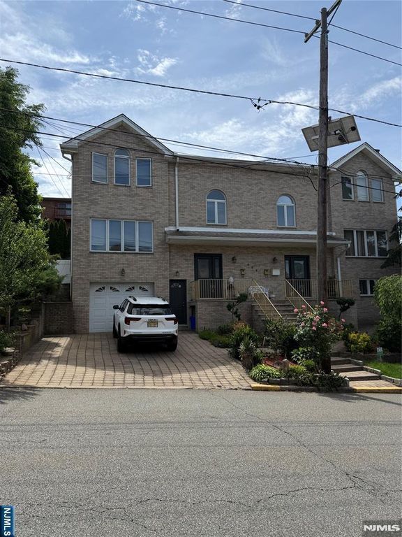 408 7th Street B, Palisades Park, NJ 07650