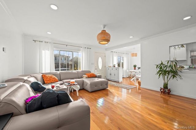 505 7TH AVE, New Hyde Park, NY 11040