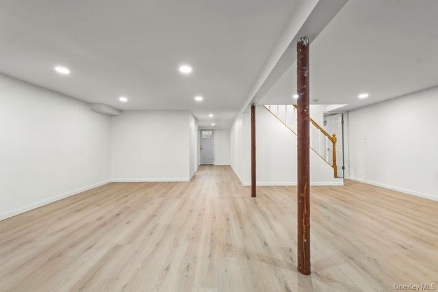 505 7TH AVE, New Hyde Park, NY 11040