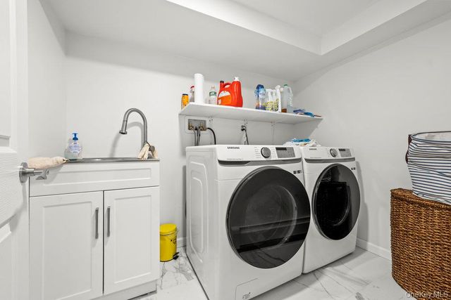 505 7TH AVE, New Hyde Park, NY 11040