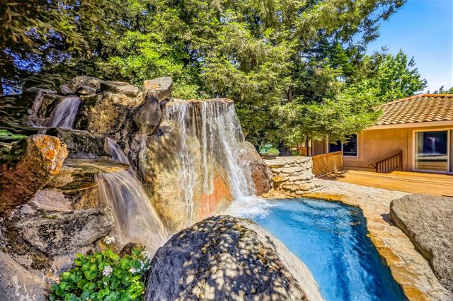 8918 Oak View Dr, Oakdale, CA 95361