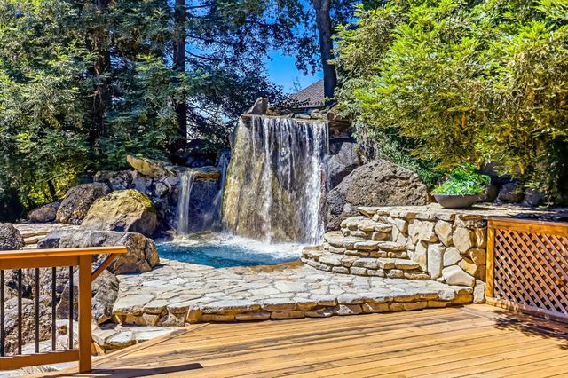 8918 Oak View Dr, Oakdale, CA 95361