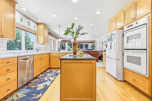 8918 Oak View Dr, Oakdale, CA 95361