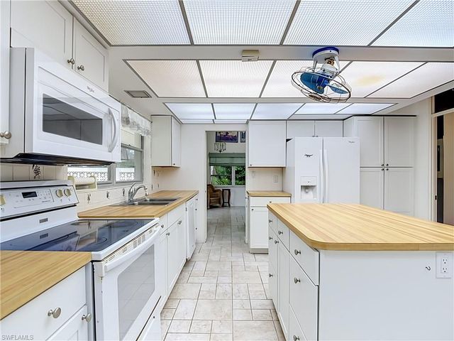 1625 Silverwood CT, North Fort Myers, FL 33903