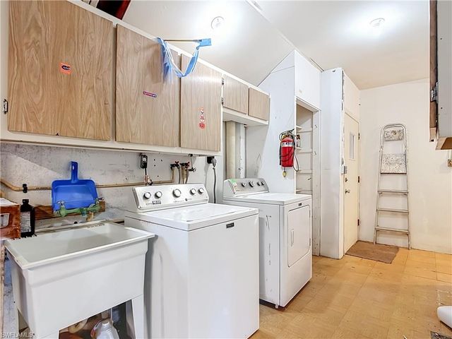 1625 Silverwood CT, North Fort Myers, FL 33903