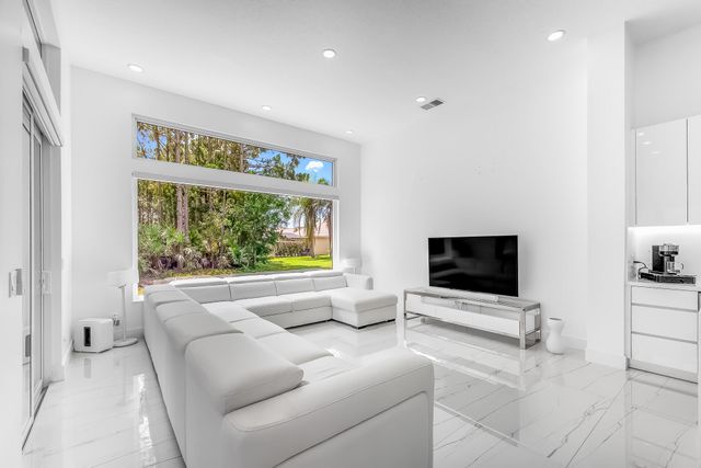 623 SW Lake Charles Circle, Port St. Lucie, Port St Lucie, FL 34986