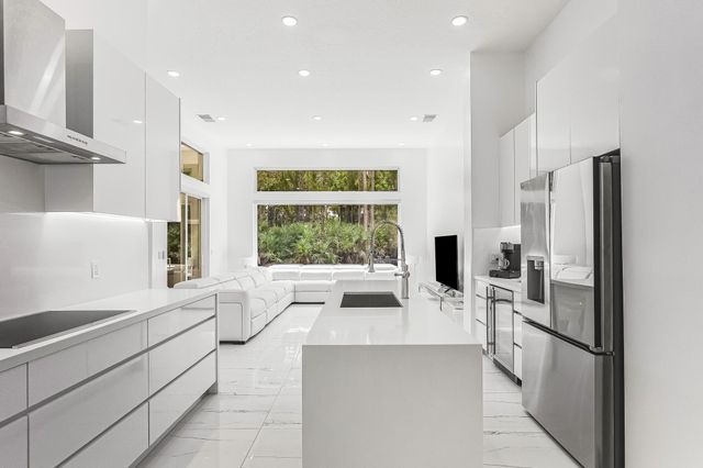 623 SW Lake Charles Circle, Port St. Lucie, Port St Lucie, FL 34986