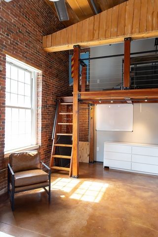 130 John St 212, Lowell, MA 01852
