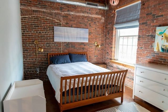 130 John St 212, Lowell, MA 01852