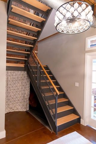 130 John St 212, Lowell, MA 01852