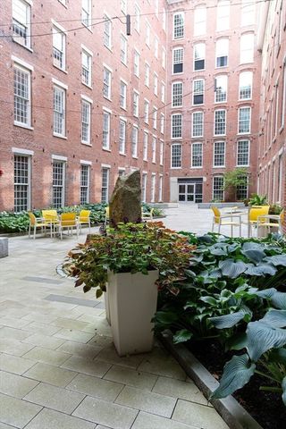 130 John St 212, Lowell, MA 01852