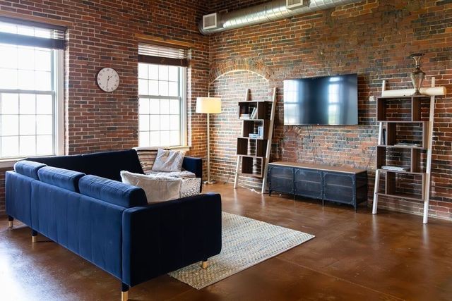 130 John St 212, Lowell, MA 01852