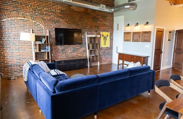 130 John St 212, Lowell, MA 01852