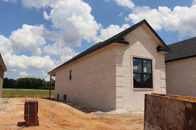 221 Harvest Moon Dr, Clarksville, TN 37043