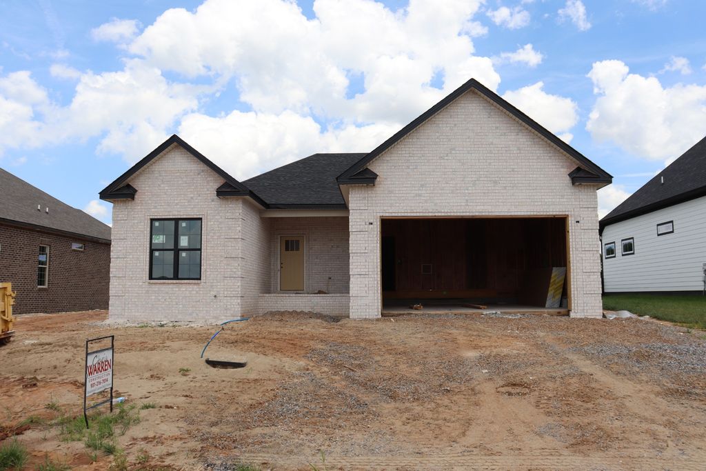 221 Harvest Moon Dr, Clarksville, TN 37043