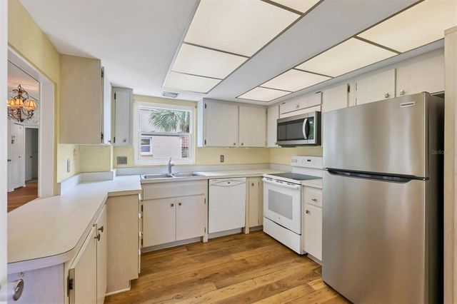 1300 N PORTOFINO DRIVE 208, Sarasota, FL 34242