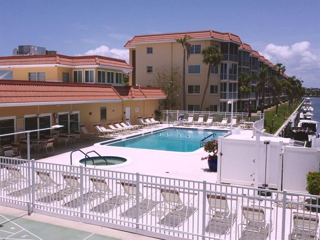 1300 N PORTOFINO DRIVE 208, Sarasota, FL 34242
