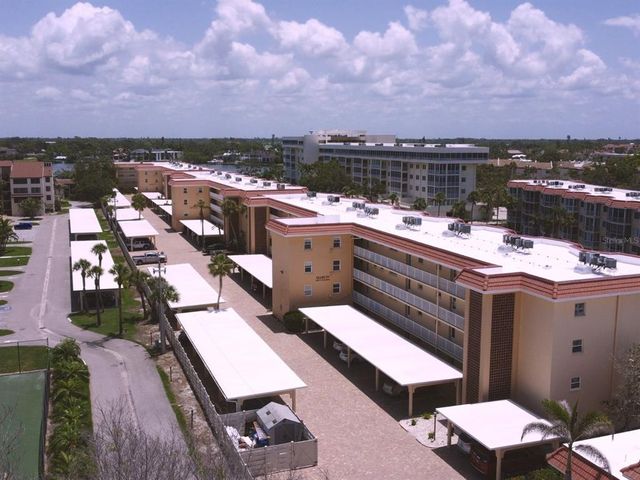 1300 N PORTOFINO DRIVE 208, Sarasota, FL 34242