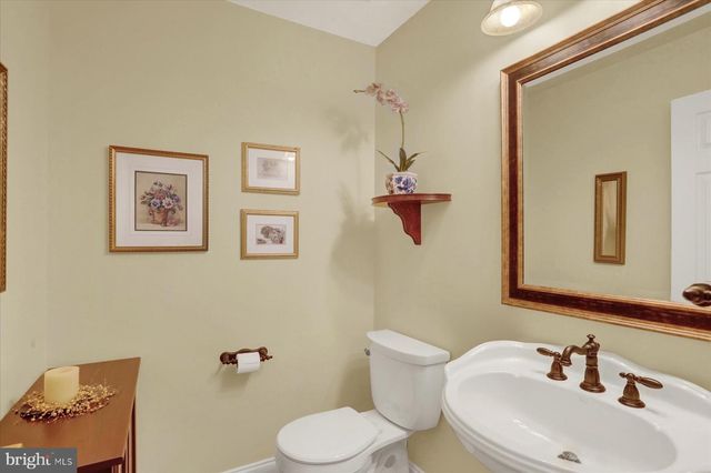1316 WILLOW CREEK DR, Mount Joy, PA 17552