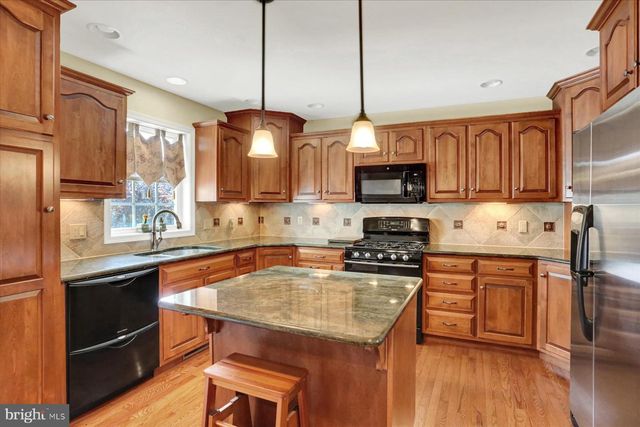 1316 WILLOW CREEK DR, Mount Joy, PA 17552