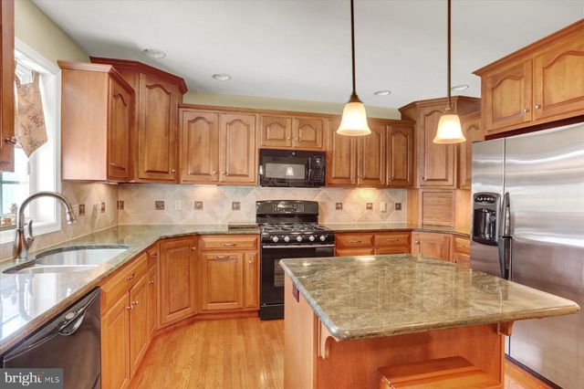 1316 WILLOW CREEK DR, Mount Joy, PA 17552