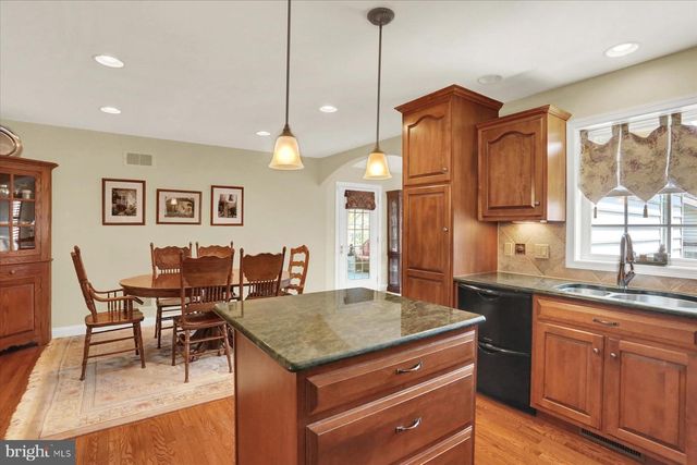 1316 WILLOW CREEK DR, Mount Joy, PA 17552