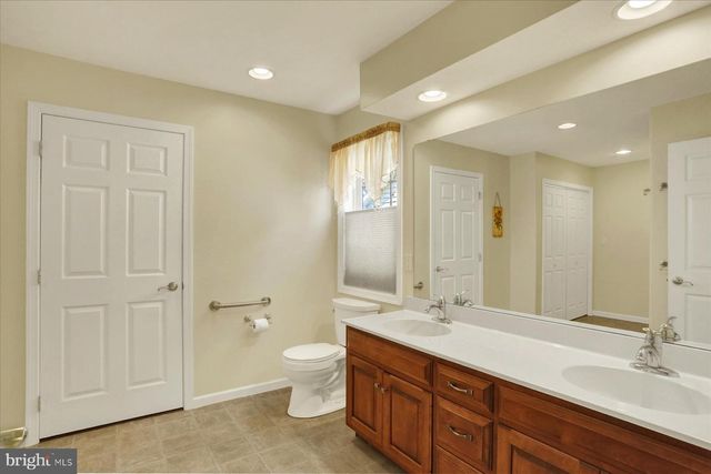 1316 WILLOW CREEK DR, Mount Joy, PA 17552