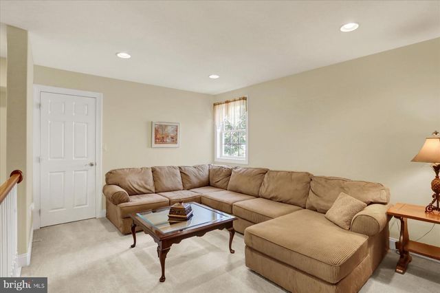 1316 WILLOW CREEK DR, Mount Joy, PA 17552