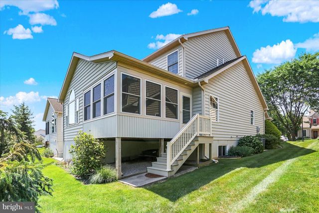 1316 WILLOW CREEK DR, Mount Joy, PA 17552