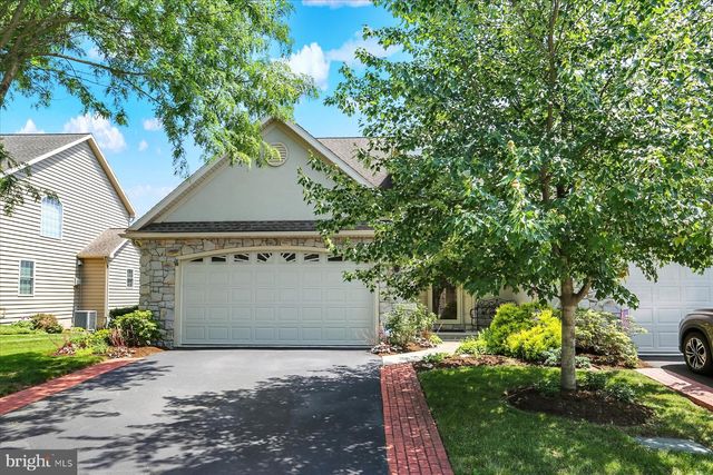 1316 WILLOW CREEK DR, Mount Joy, PA 17552
