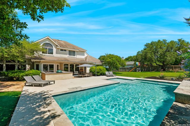 8522 FAIRWAY BEND DR, Boerne, TX 78015