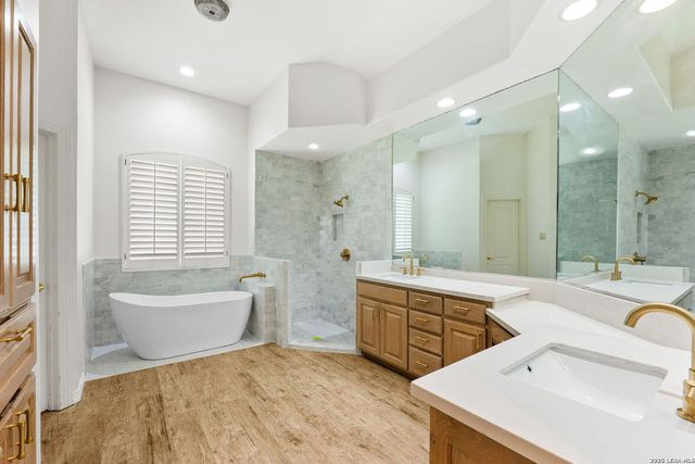 8522 FAIRWAY BEND DR, Boerne, TX 78015