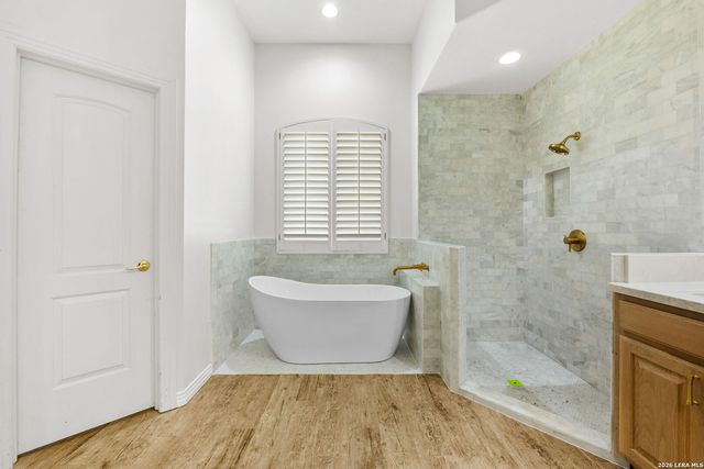 8522 FAIRWAY BEND DR, Boerne, TX 78015