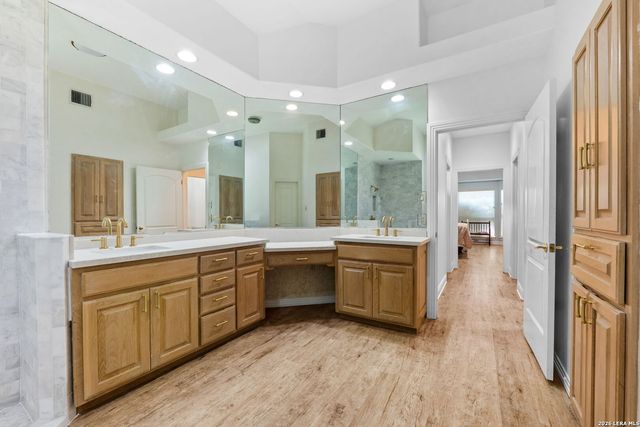 8522 FAIRWAY BEND DR, Boerne, TX 78015