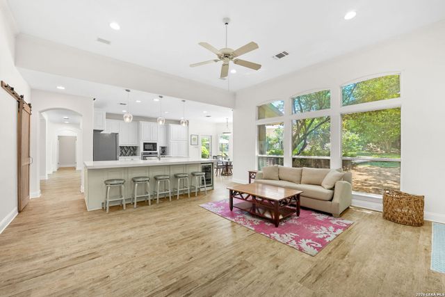 8522 FAIRWAY BEND DR, Boerne, TX 78015