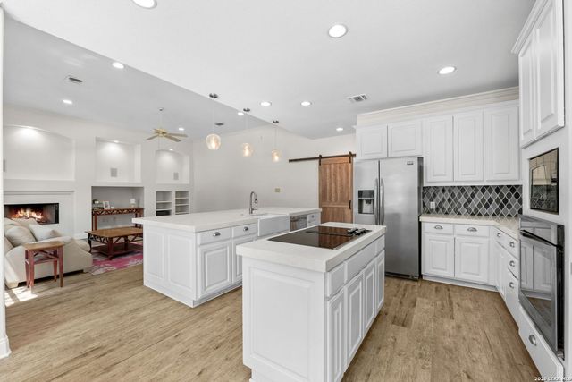 8522 FAIRWAY BEND DR, Boerne, TX 78015