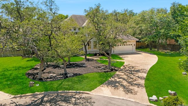 8522 FAIRWAY BEND DR, Boerne, TX 78015