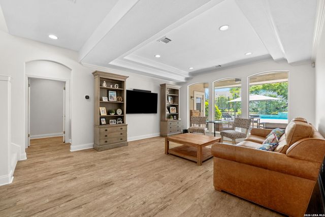 8522 FAIRWAY BEND DR, Boerne, TX 78015