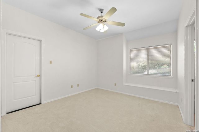 8522 FAIRWAY BEND DR, Boerne, TX 78015